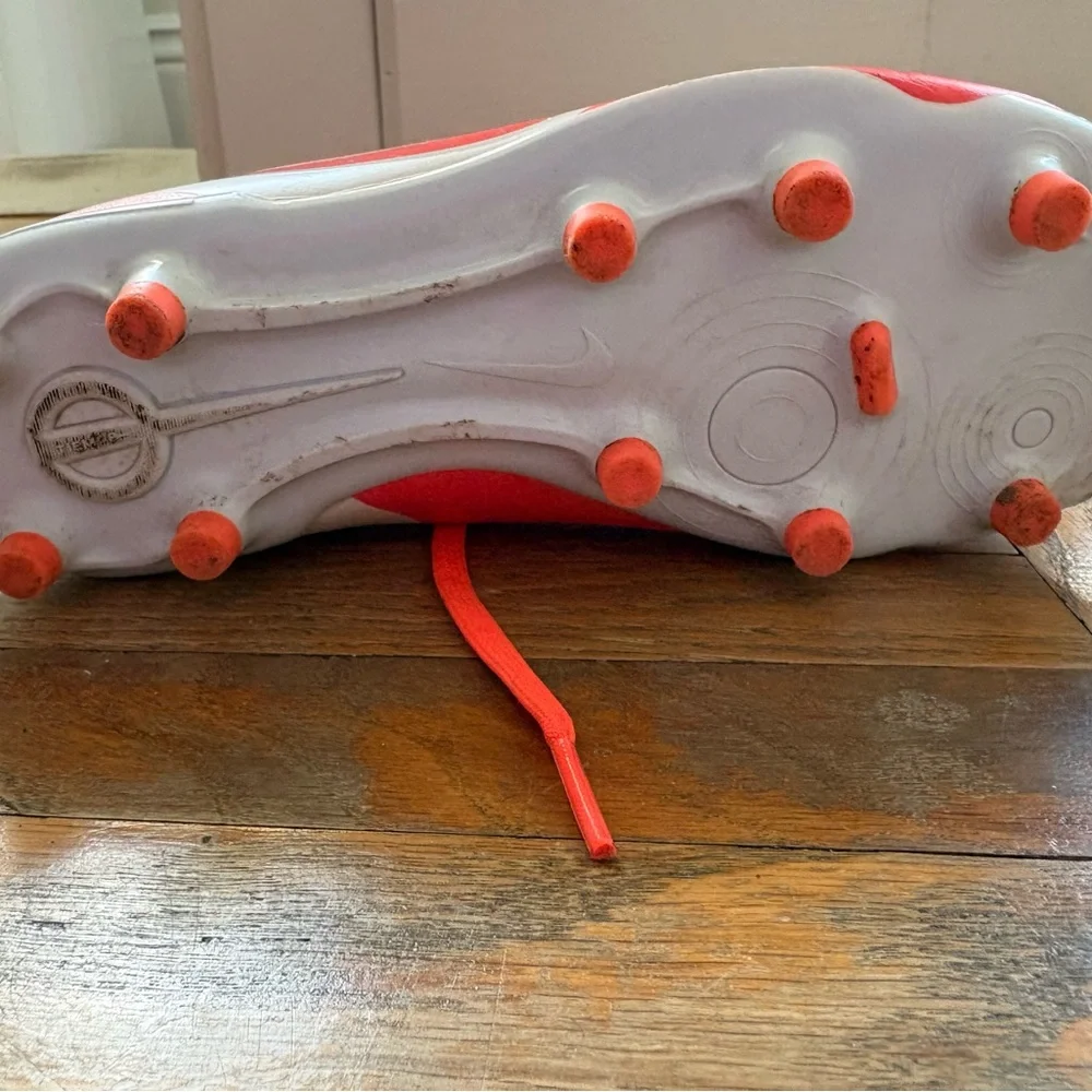 Nike Kids Red Soccer Cleats with White Swoosh - Picture 6 of 7